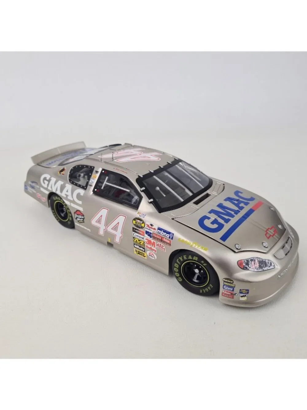 Team Caliber 1:24 Diecast GMAC Racing 2005 Monte Carlo #44 Terry Labonte E16